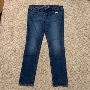 Women’s American Eagle medium wash skinny jeans
